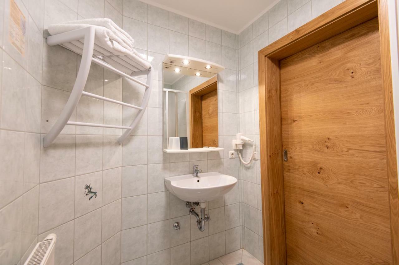 Genussgasthof Willenshofer Sankt Kathrein am Hauenstein Bagian luar foto